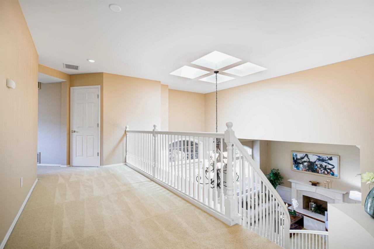 ホテル Upscale Beautiful House In Bellevue, Wa エクステリア 写真