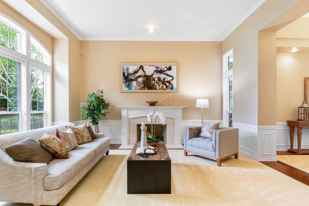ホテル Upscale Beautiful House In Bellevue, Wa エクステリア 写真